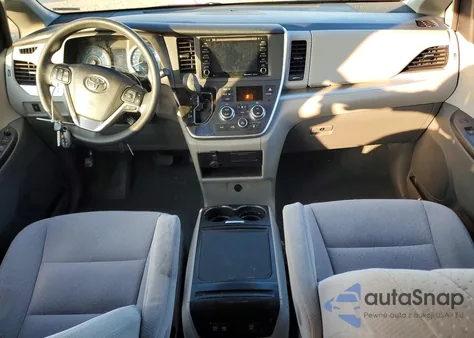 2020 Toyota Sienna Le z USA, uszkodzony, nr VIN 5TDKZ3DC2LS065065